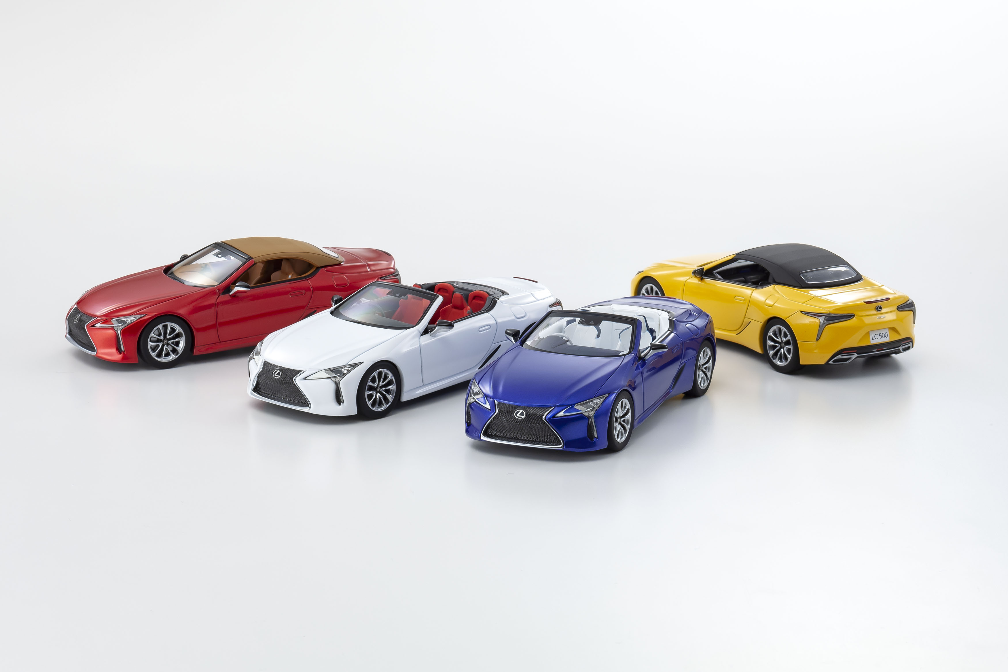 オープンとクローズの2スタイルが楽しめる！ 『1/43スケール ダイ