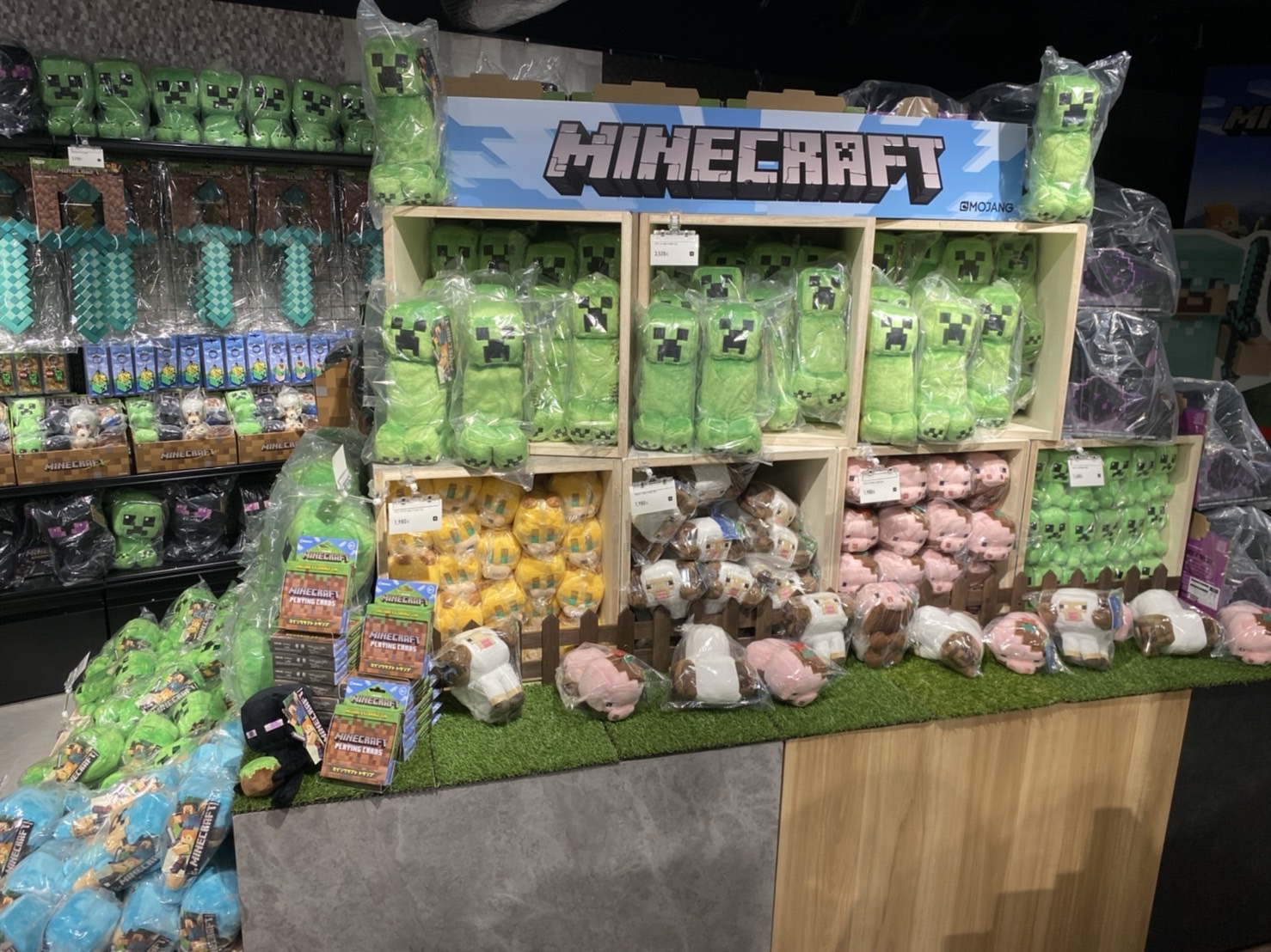 期間限定】『MINECRAFTオフィシャルグッズ・スペシャルショップ』が本日から渋⾕MODIにてオープン！ | コロコロオンライン｜コロコロコミック公式